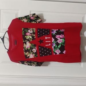 Men's large red in great condition t shirt